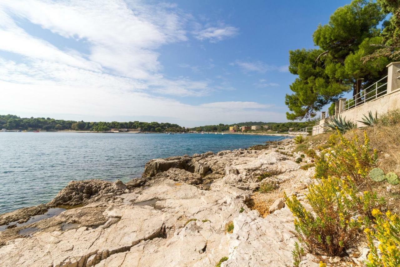 Apartments Tonka Near Beach And Sea Pula Buitenkant foto
