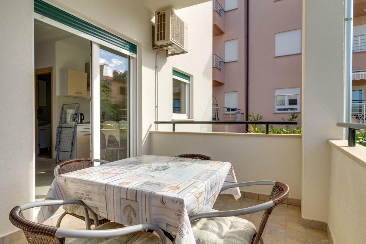 Apartments Tonka Near Beach And Sea Pula Buitenkant foto